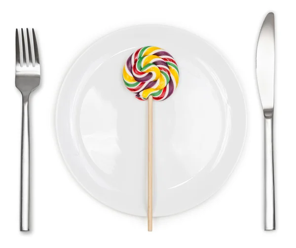Lecca lecca colorato in piatto con coltello e forchetta — Foto Stock
