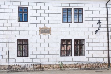 TREBON, CZECH Cumhuriyet, 20 Eylül 2020. Trebon Kalesi 'nin avlusunda. Rönesans Sarayı. Trebon, Güney Bohem Bölgesi 'nde tarihi bir şehirdir. Çek Cumhuriyeti. Güzel güneşli bir gün, sonbahar mevsimi.