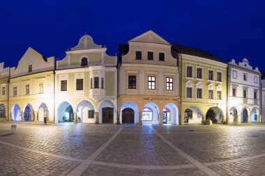TREBON, CZECH Cumhuriyet, 10-Eylül-2020. Gece fotoğrafı. Burası Güney Bohem Bölgesi 'nde tarihi bir kasaba. Trebon şehri çevresindeki pek çok yer ve göl ile ünlü bir turizm merkezidir..