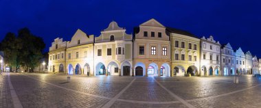 TREBON, CZECH Cumhuriyet, 10-Eylül-2020. Gece fotoğrafı. Burası Güney Bohem Bölgesi 'nde tarihi bir kasaba. Trebon şehri çevresindeki pek çok yer ve göl ile ünlü bir turizm merkezidir..