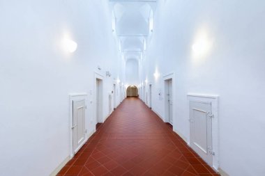 PRAG, CZECH Cumhuriyet - 10 HAZİRAN 2020: Boş seminer odası. Panoramik ofis konferans odasının içi.