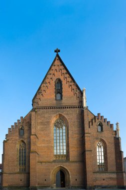 HRADEC KRALOVE, CZECH REPUBLIC - 10 Aralık 2020: Tarihi şehir merkezinde Kutsal Ruh Katedrali. Hradec Kralove, Çek Cumhuriyeti 'nin Hradec Kralove bölgesinde yer alan bir şehirdir.