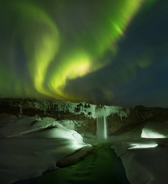 Hermosas Luces Boreales Sobre Cascada Seljalandsfoss Islandia Tiempo Invierno Lugar — Foto de Stock