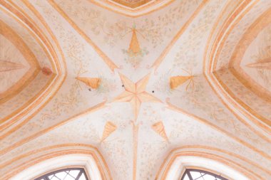 ZDAR NAD SAZAVOU, CZECH REPUBLIC - 30 Ocak 2020: Zelena Hora 'daki Nepomuk Kilisesi, mimar Santini Aichl' in başyapıtıdır. UNESCO Dünya Mirası. Barok Gotik, Avrupa