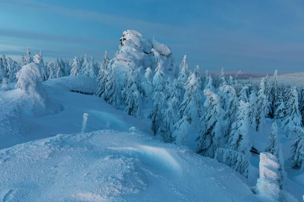Schöne Landschaft Mit Schnee Winterberg Auf Naturhintergrund — Stockfoto