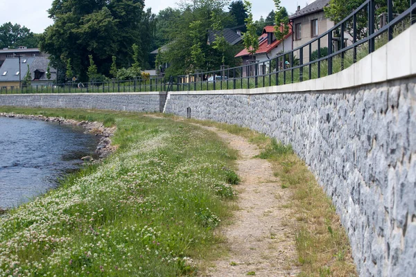 Moderne Overstromingsbeveiliging Stijl Van Historische Stadsmuur Permanente Maatregelen Tegen Overstromingen — Stockfoto