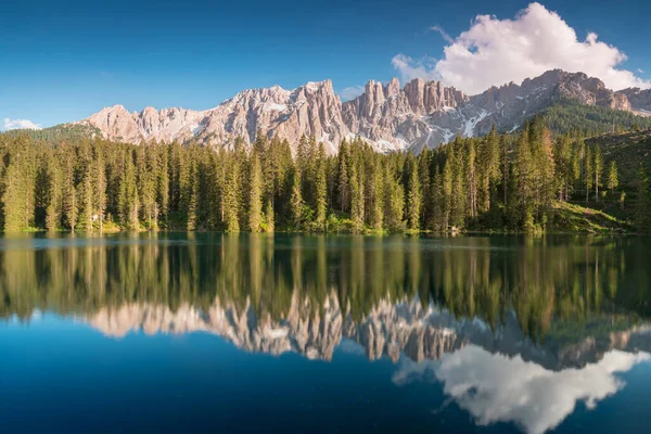 Vista Panorámica Mañana Del Hermoso Lago Los Alpes Dolomitíes Tirol — Foto de Stock