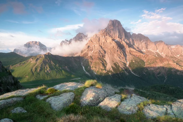 Vista Panorámica Mañana Del Hermoso Lago Los Alpes Dolomitíes Tirol — Foto de Stock