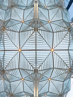 Gare yapmak Oriente tren istasyonu gece Lizbon, Portekiz