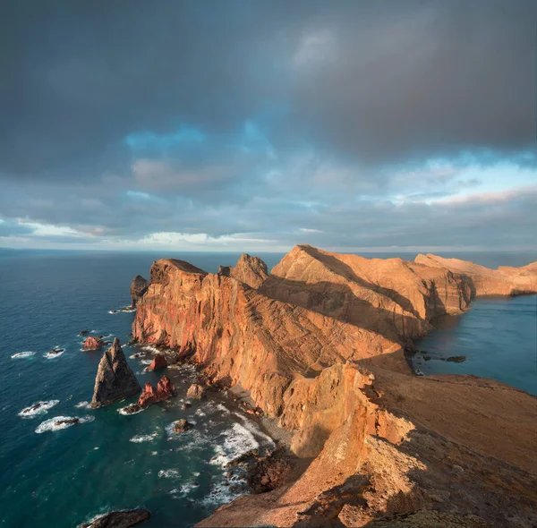 Vue Panoramique Ponta Piedade Avec Mouettes Survolant Les Rochers Près — Photo