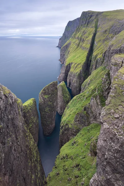 Splendide Scogliere Sulle Isole Faroe Una Vista Sulle Alte Cime — Foto Stock