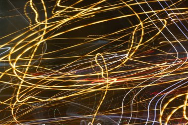 Siyah arkaplanda soyut çizgiler ve şekiller