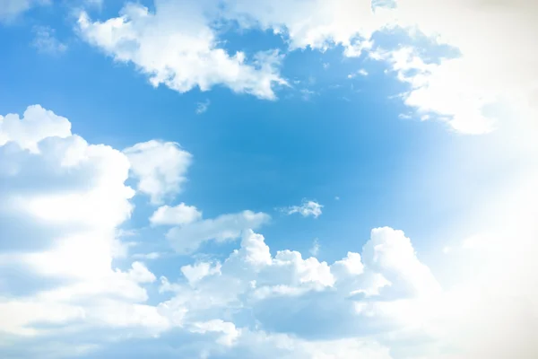 Nuvens céu azul — Fotografia de Stock