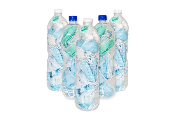 Используемые Маски Хранятся Пластиковых Бутылках Водой Которые Будут Утилизированы Мусоре — стоковое фото