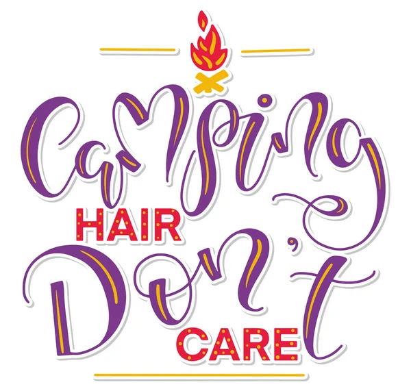 Camping Hair Dont Care, gekleurde kalligrafie met doodle vreugdevuur geïsoleerd op witte achtergrond. Vector illustratie met belettering voor posters, foto overlays, wenskaart, t-shirt print en social — Stockvector