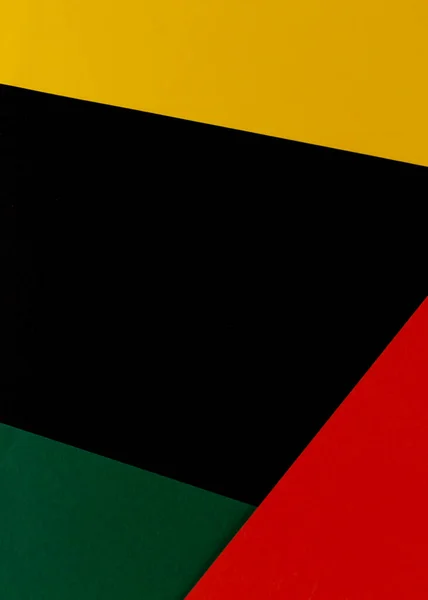 Februari svart historia månad. Abstrakt papper geometriska svart, röd, gul, grön bakgrund. Kopiera utrymme, plats för din text. — Stockfoto