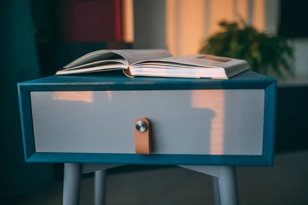 Shallow Focus Image Open Book Modern Home Table — Stock Photo, Image