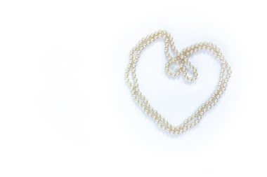 Dizi inci kalp şeklinde