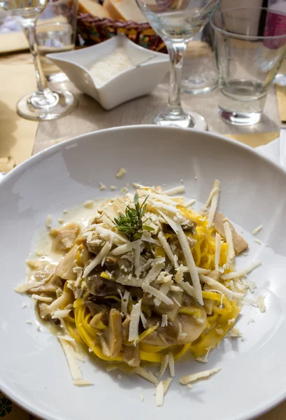 Pasta with porcini mashrooms — Stock Photo, Image