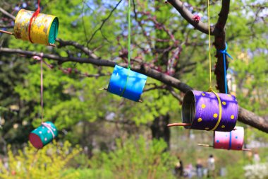 kuş besleme, eski teneke yapılmış