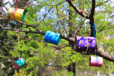 kuş besleme, eski teneke yapılmış