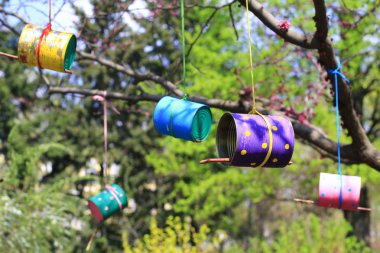 bird feeders made of old tins clipart