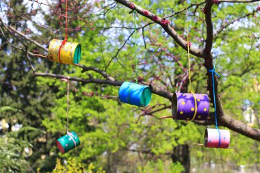 kuş besleme, eski teneke yapılmış