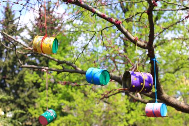 kuş besleme, eski teneke yapılmış