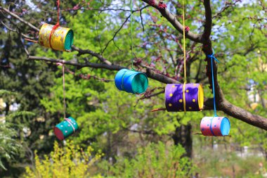 kuş besleme, eski teneke yapılmış