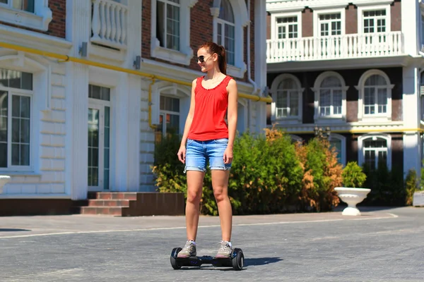 genç kadın binicilik hoverboard
