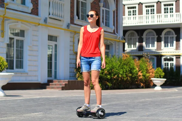 genç kadın binicilik hoverboard