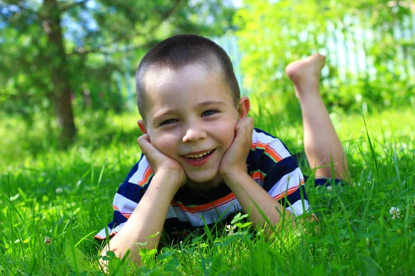 Lindo niño pequeño —  Fotos de Stock