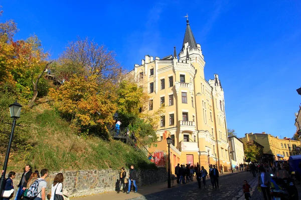 Outono em Kiev e um castelo — Fotografia de Stock