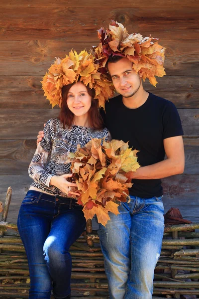 Young couple in autumn — Stock Photo, Image