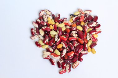 Kırmızı benekli barbunya fasulyesi kalp