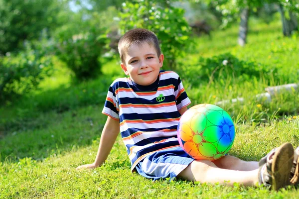 Rapaz com uma bola — Fotografia de Stock