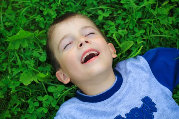 Gelukkige jongen — Stockfoto