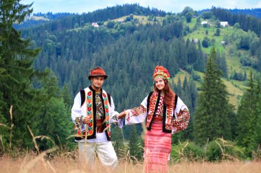 Çift hutsul kostümleri