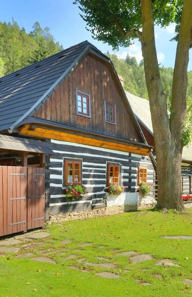 Schönes Traditionelles Holzhaus Der Tschechischen Republik — Stockfoto