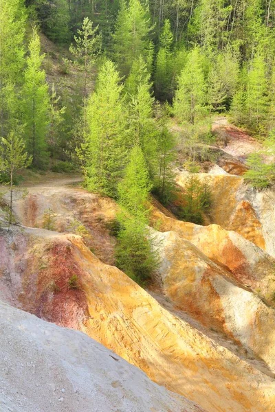 チェコ共和国ルディツェ村近くのレインボー砂岩採石場 — ストック写真