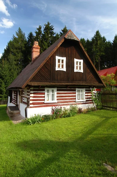Cottage and lawn — Stock Photo, Image