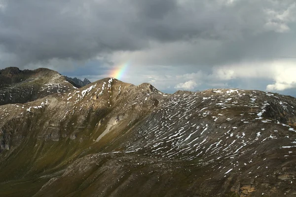 Paesaggio con arcobaleno — Foto Stock