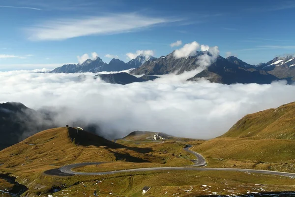 Hochalpenstrasse con nebbia — Foto Stock