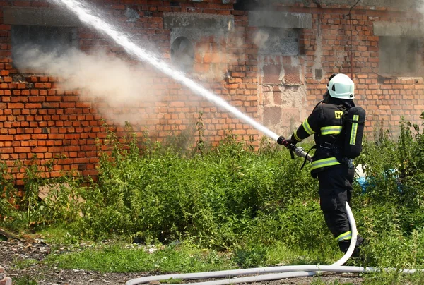 Brandweerman slaking — Stockfoto