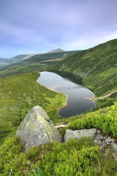 Lago de montaña Wielky Staw — Foto de Stock