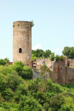 Bohemya 'daki Dobronice kalesinin kalıntıları.