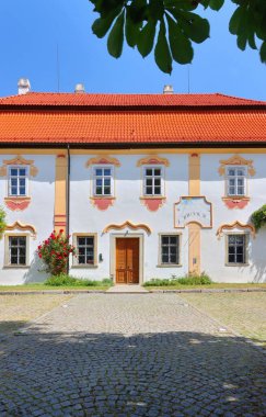 Çek Cumhuriyeti 'ndeki küçük Ostrov kalesi