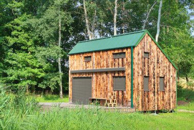 Çek Cumhuriyeti 'nde küçük ahşap kulübe