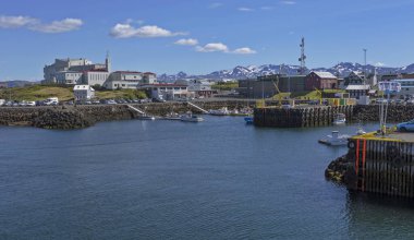 Stykkisholmur / İzlanda - 7 Temmuz 2016: Batı İzlanda 'da deniz limanı