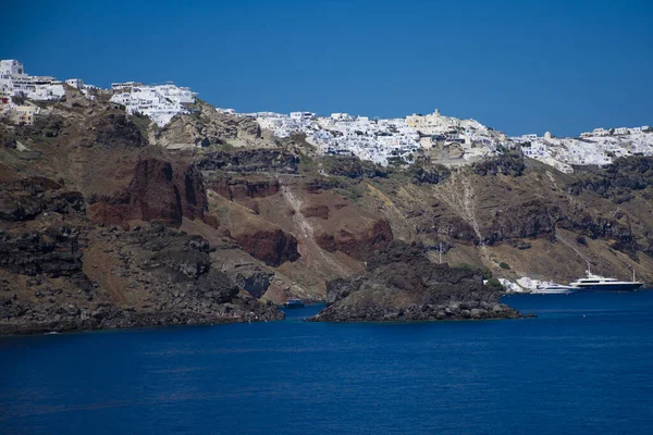 Santorini denizden görüldü.